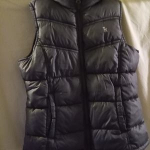 NWOT GIRLS OLD NAVY PUFFER VEST . DEEP GRAY IN COLOR... BEAUTIFUL!